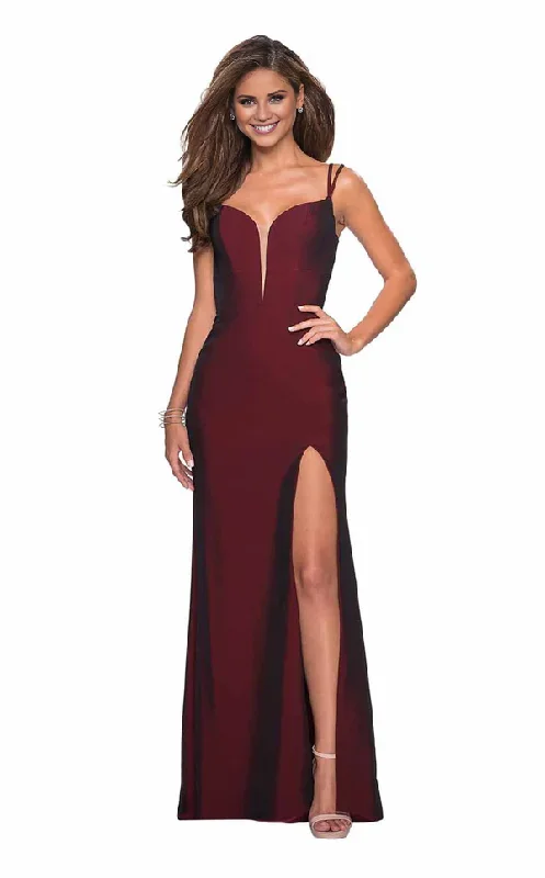Special Price Deep V-shaped heart-shaped neckline sleeveless tight fitting and floor length evening gown Special Price Deep V-shaped heart-shaped neckline sleeveless tight fitting and floor length evening gown
