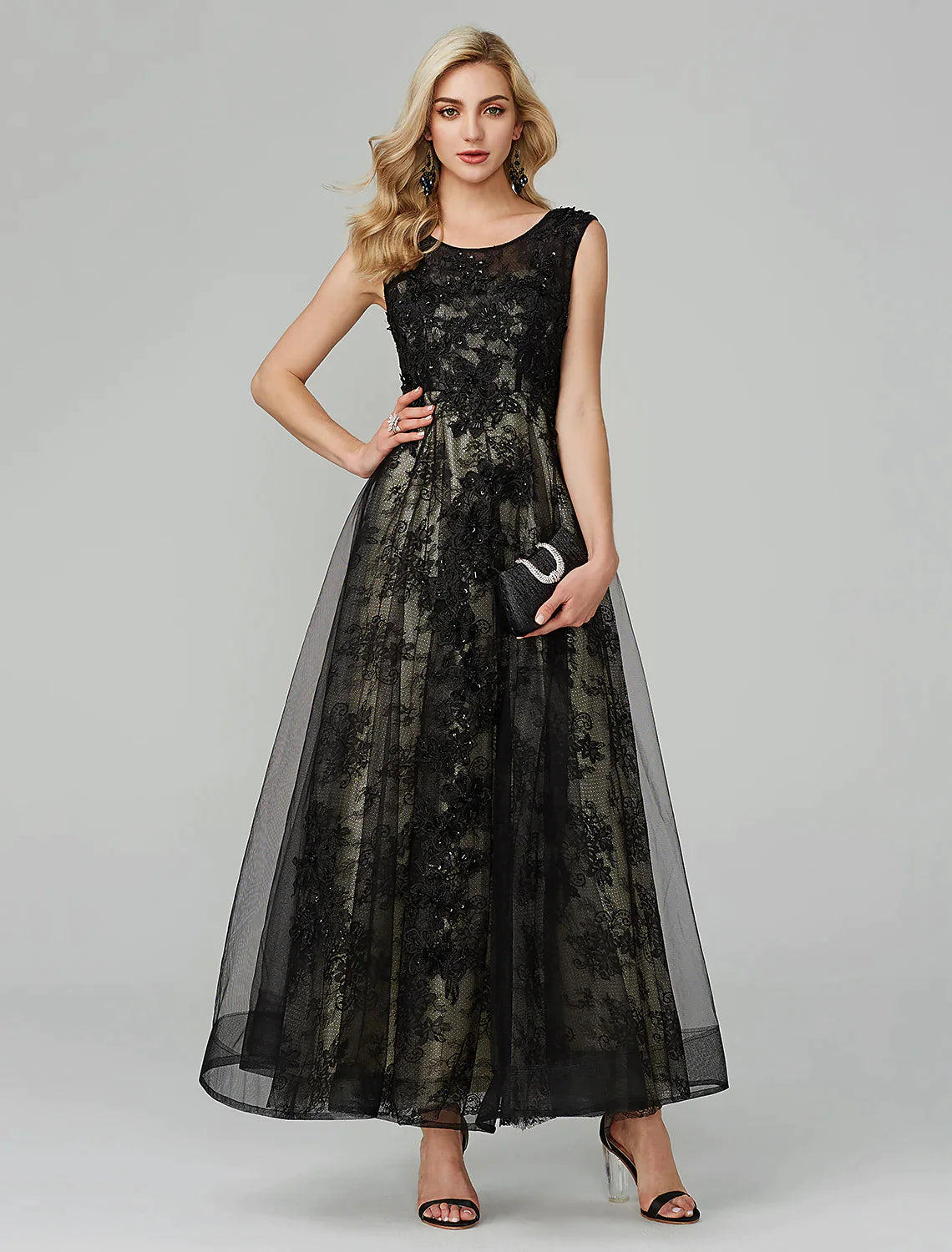 Price Blitz A-Line Open Back Evening Dresses Floor Length Sleeveless Neck Tulle Appliques