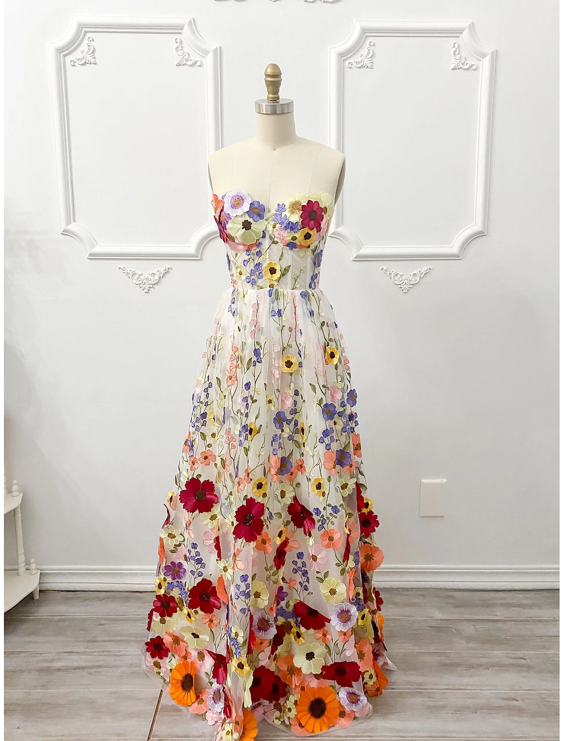 Price Cut A-Line Wedding Guest Dresses Floral Dress Wedding Guest Floor Length Sleeveless Illusion Neck Wednesday Addams Family Cotton Backless with Embroidery Appliques Price Cut A-Line Wedding Guest Dresses Floral Dress Wedding Guest Floor Length Sleeveless Illusion Neck Wednesday Addams Family Cotton Backless with Embroidery Appliques
