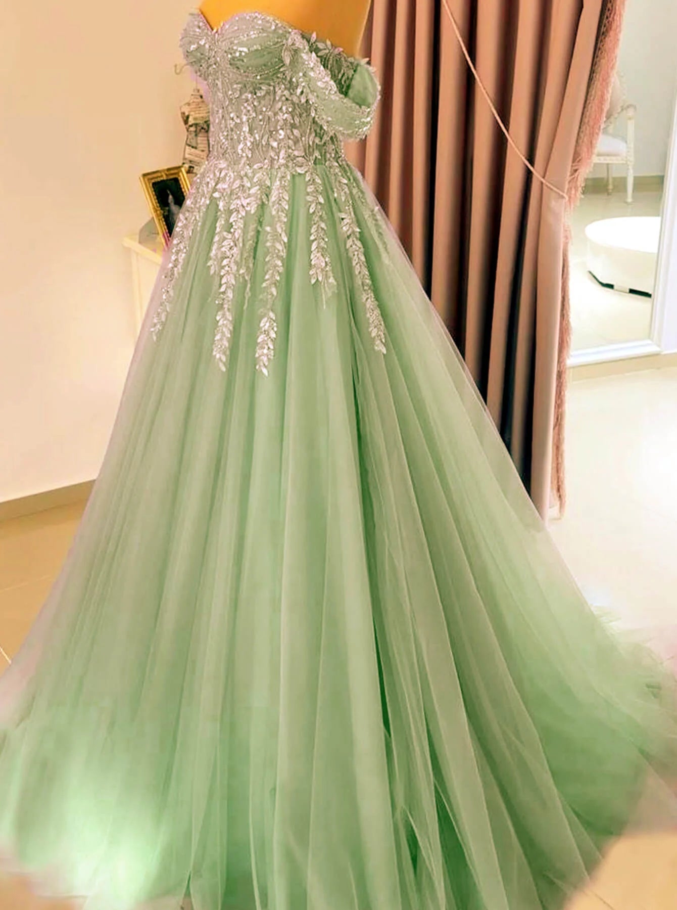 Year-End Sale A-line Off Shoulder Lace Appliques Tulle Prom Dresses Ballgown
