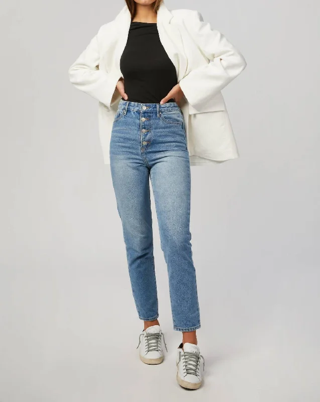 Discount Mania Lycia Velvet Jacket In White